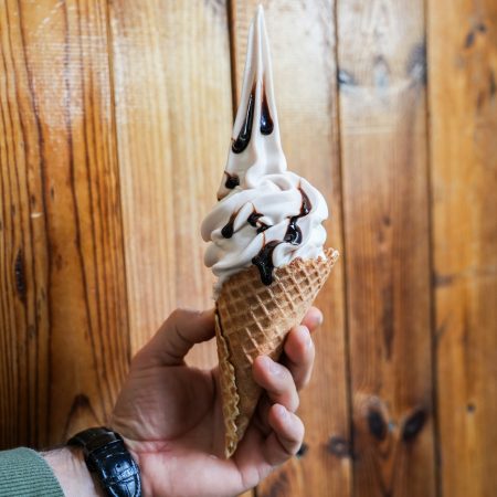 بستنی قیفی وانیلی _ شکلاتی